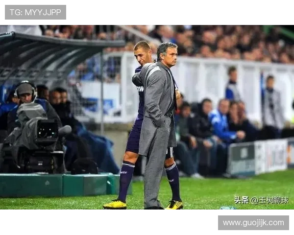 费内巴切新帅上任遭遇队员反感 纷争不断引发不满