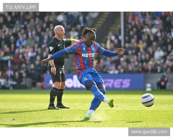 埃泽因转会文书提交延误错失对阵利兹联比赛机会